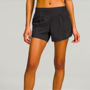 Lululemon Hot High Rise Lined Short 4”, Size 8